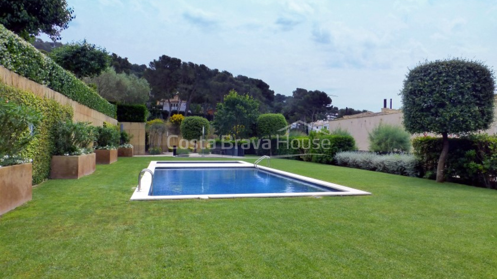 Casa con jardín privado en venta en Llafranc a 300 mtr de la playa