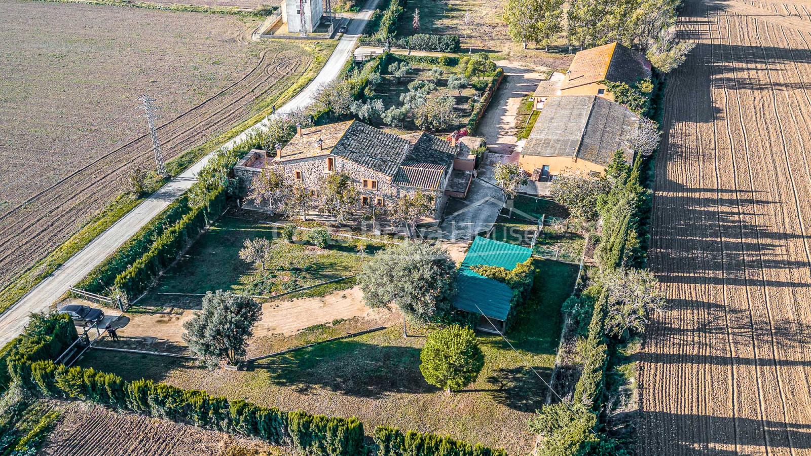 Masia señorial en Baix Empordà 5 ha de terrenos y caballerizas