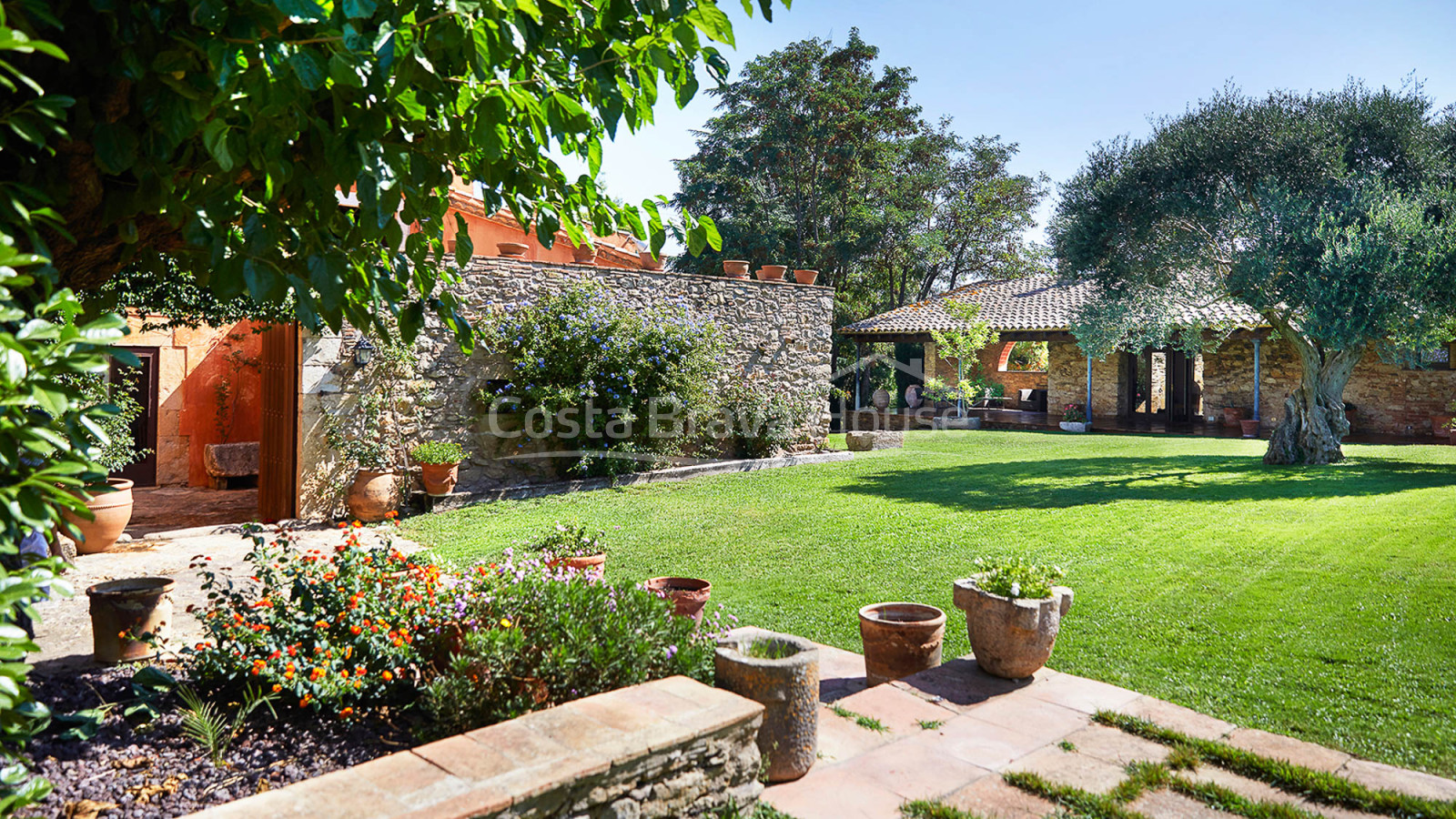 Exclusive catalan country house for sale in Fonteta, Forallac, Baix Emporda