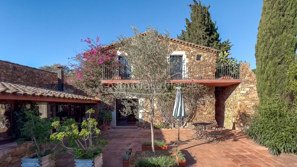 Gerenoveerd landhuis te koop, Mont-ras, Baix Empordà
