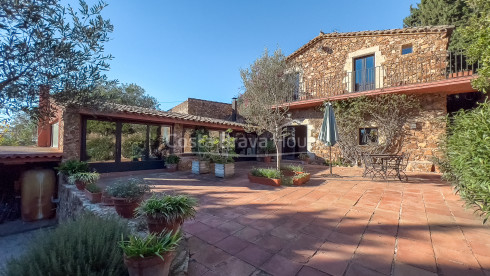 Gerenoveerd landhuis te koop, Mont-ras, Baix Empordà
