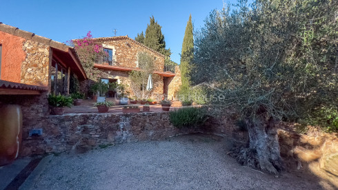 Gerenoveerd landhuis te koop, Mont-ras, Baix Empordà