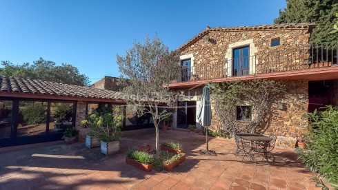 Gerenoveerd landhuis te koop, Mont-ras, Baix Empordà