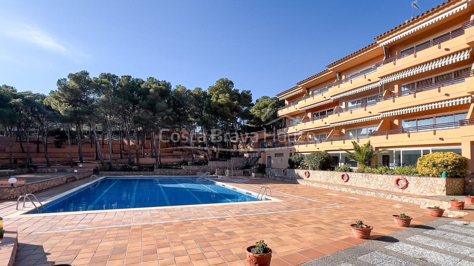 Apartament a Tamariu, Costa Brava amb terrassa i piscina