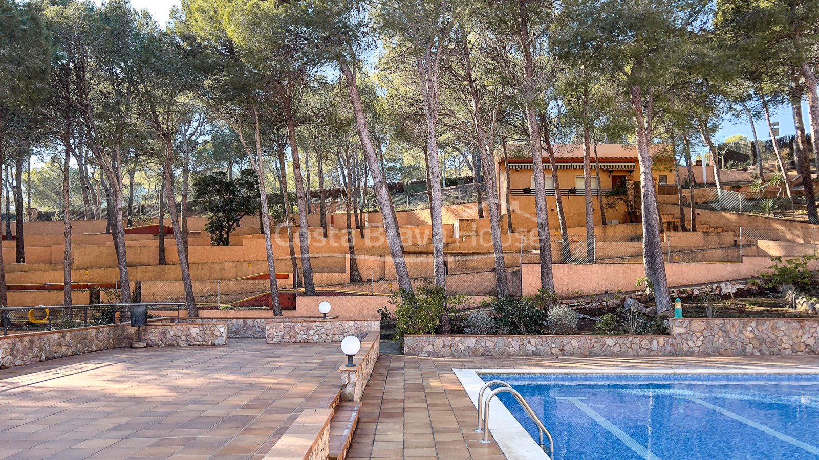 Apartament a Tamariu, Costa Brava amb terrassa i piscina