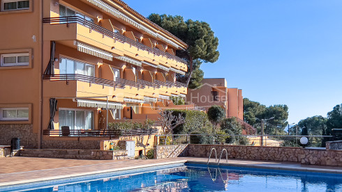 Apartamento en Tamariu, Costa Brava con terraza y piscina