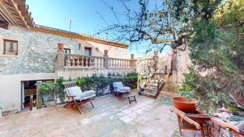 Casa Rústica Reformada en Venta en Begur, Costa Brava