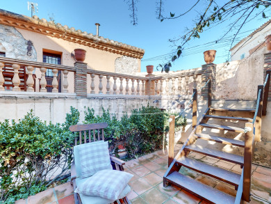 Refurbished rustic house for sale in Begur, Costa Brava 220m² with patio terrace