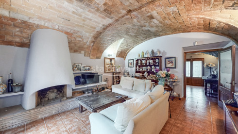 Casa Rústica Reformada en Venta en Begur, Costa Brava