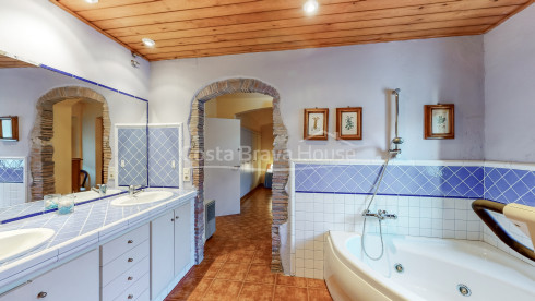 Refurbished Rustic House for Sale in Begur, Costa Brava