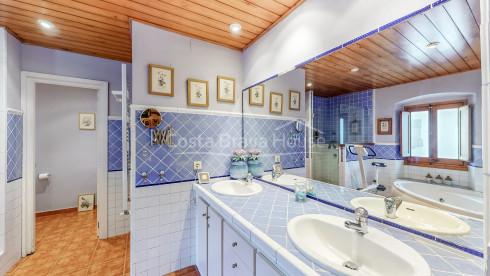 Casa Rústica Reformada en Venta en Begur, Costa Brava