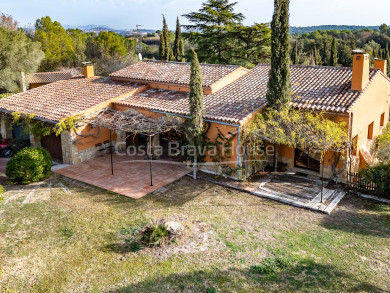 Magnificent rustic estate for sale in Cruilles, Baix Empordà, Girona: perfect union of tradition and modernity