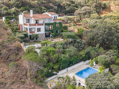 Maison méditerranéenne exclusive à vendre à Sa Riera, Begur, avec vue sur la mer et piscine