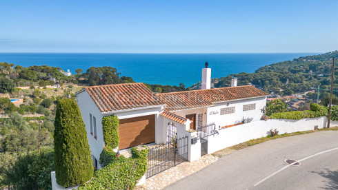 House in Sa Riera, Begur | Sea Views and Pool