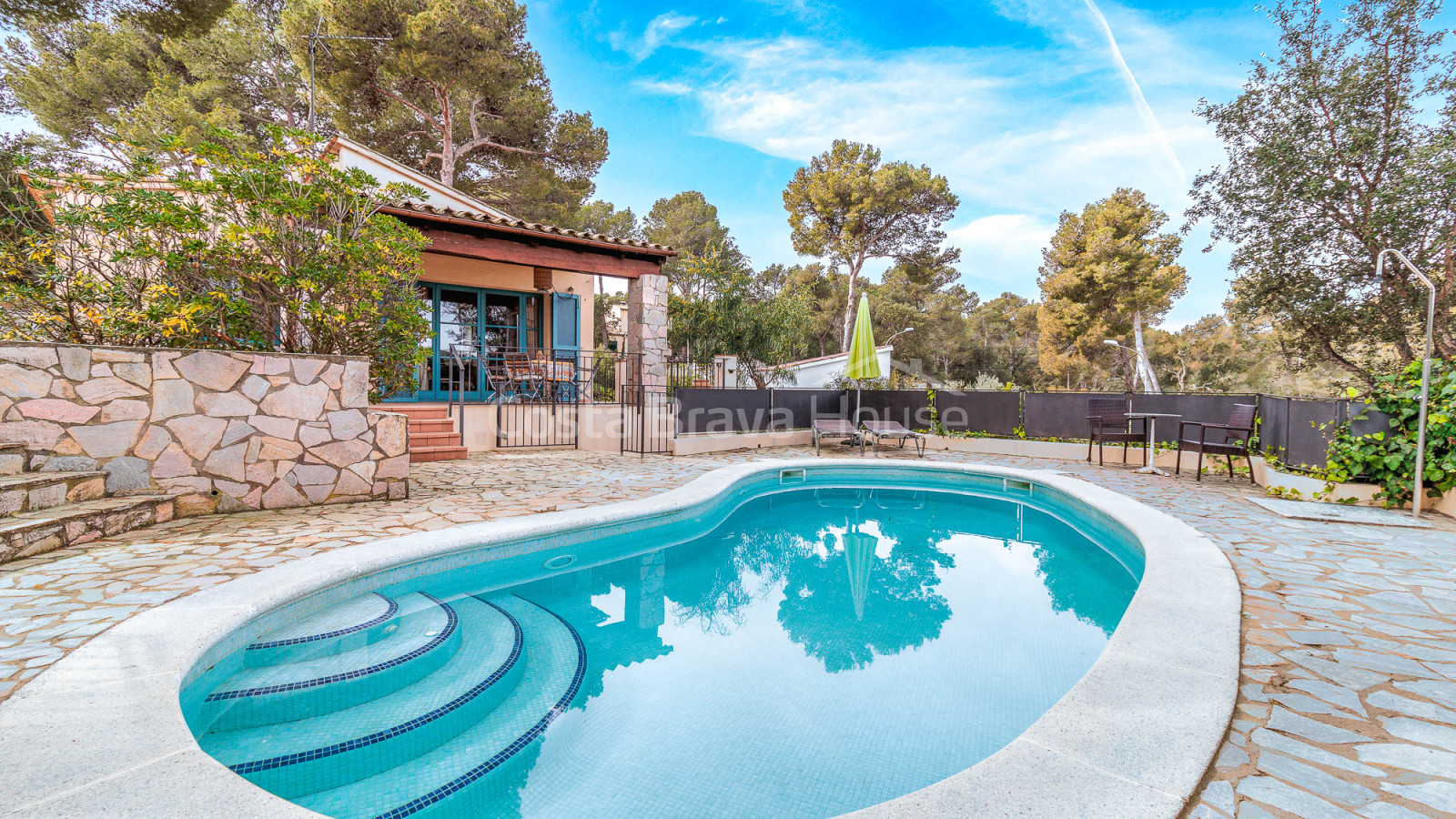 Maison méditerranéenne près de la plage de Tamariu