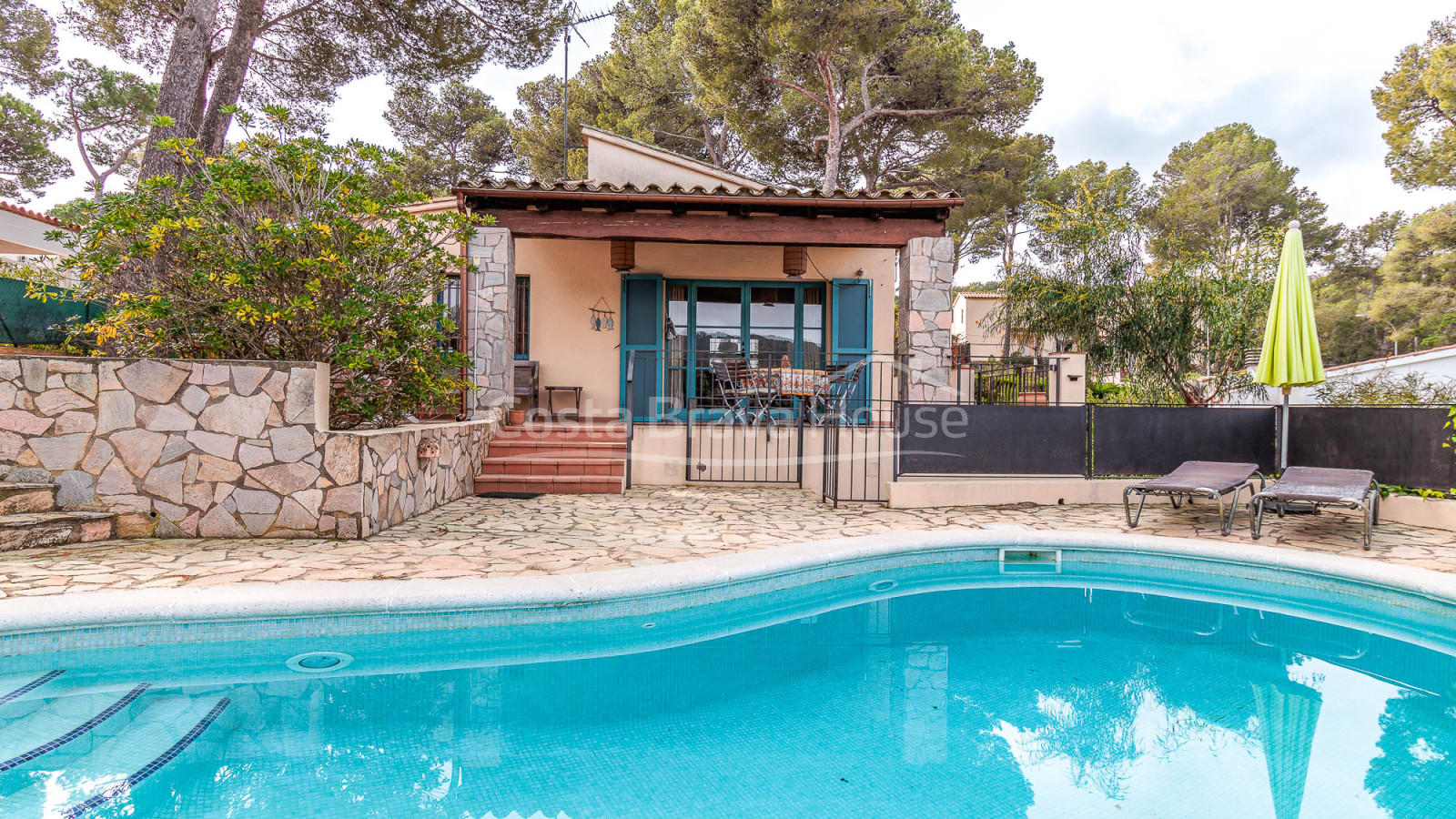 Maison méditerranéenne près de la plage de Tamariu