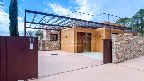 Moderna casa de disseny en venda a Begur Sa Riera, amb impressionants vistes al mar i piscina