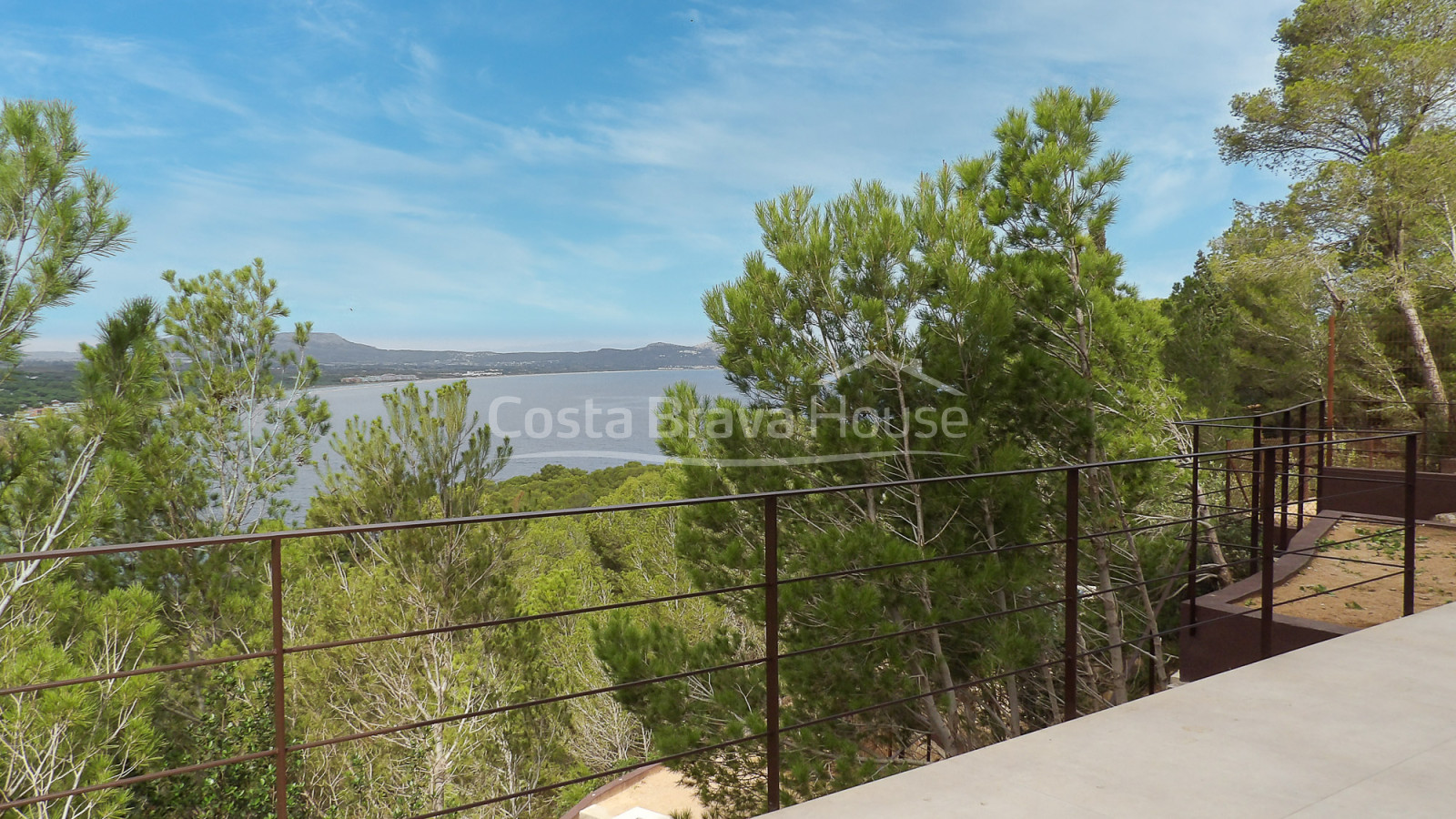 New modern design house for sale in Begur Sa Riera, with swimming pool and impressive sea views