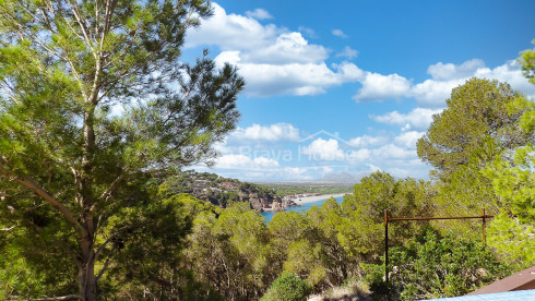 New modern design house for sale in Begur Sa Riera, with swimming pool and impressive sea views