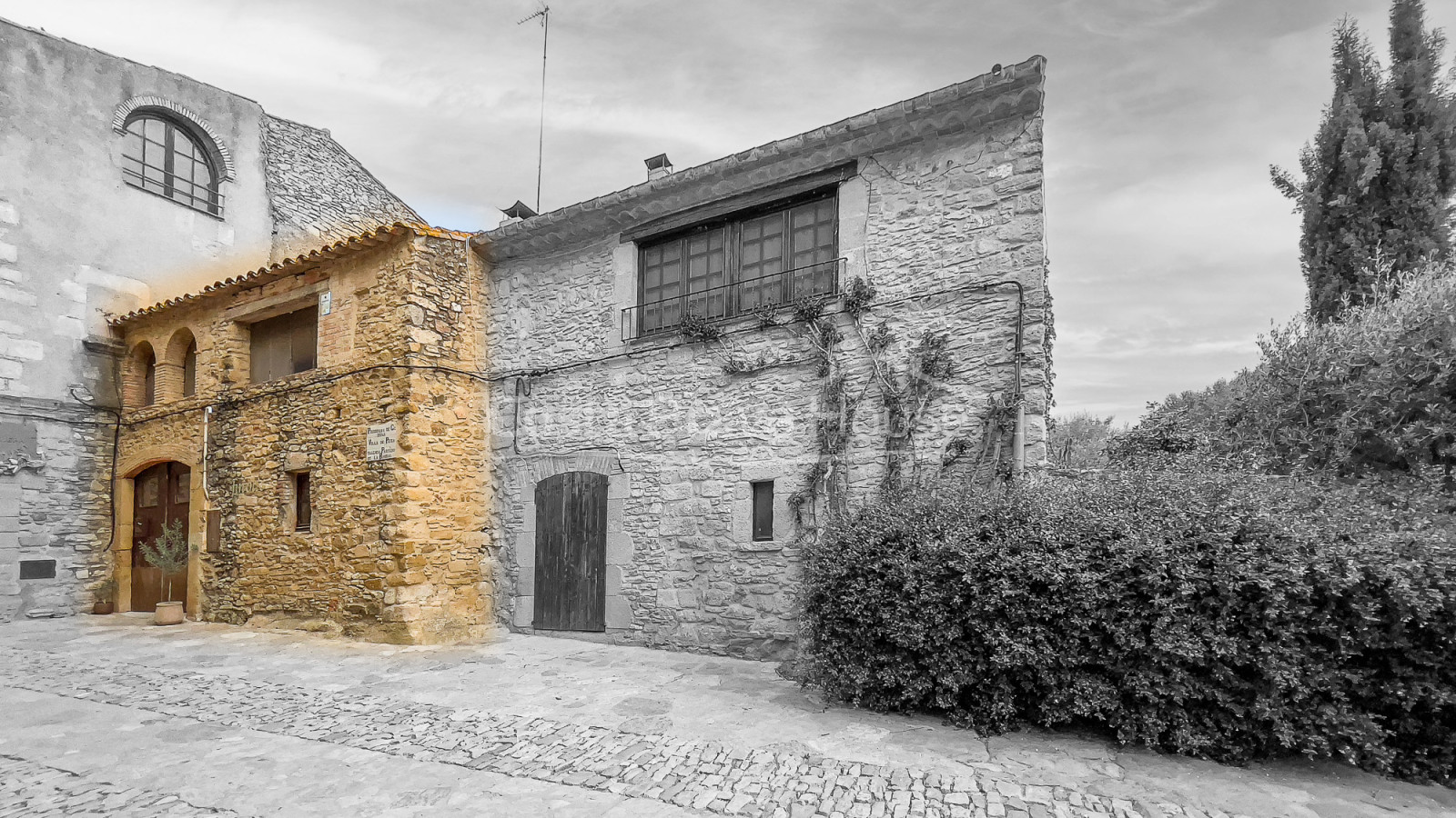 Casa històrica de pedra en venda a Peratallada