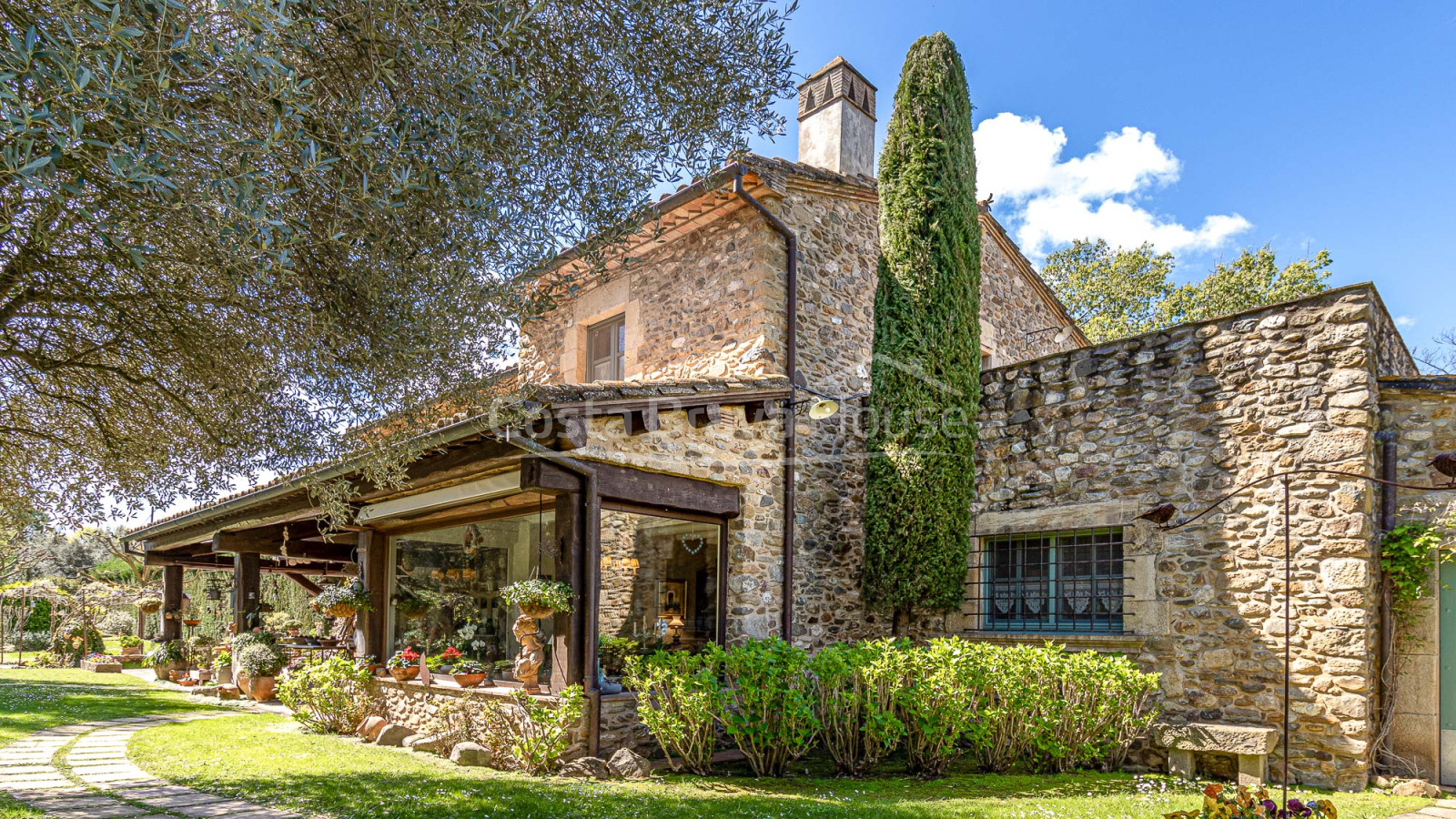 Masía Lujo Cruilles, Baix Empordà