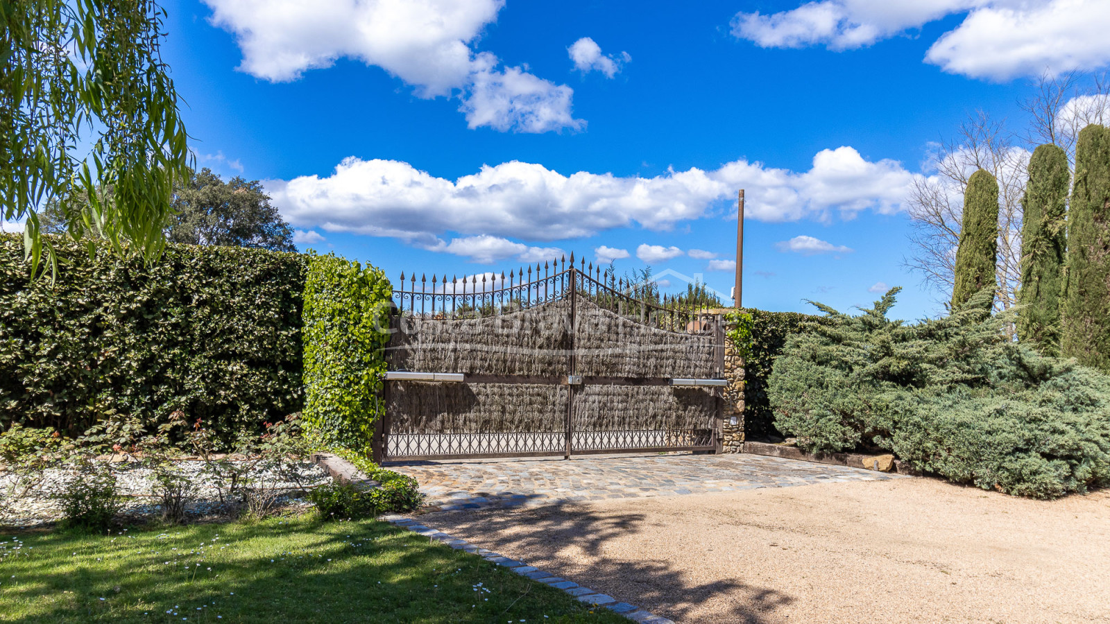 Masía Lujo Cruilles, Baix Empordà