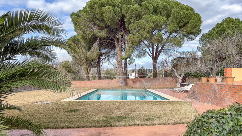 Maison de village rénovée à Corçà avec jardin et piscine