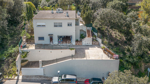 Exclusieve villa in Begur met zwembad en twee woningen