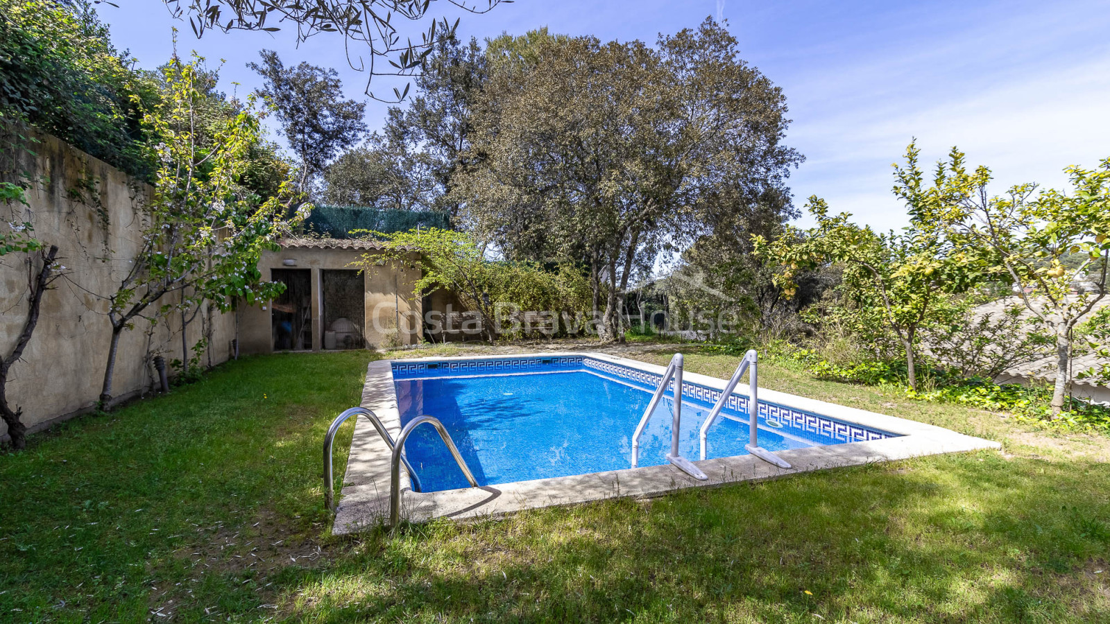 Villa exclusive à Begur avec piscine et deux maisons
