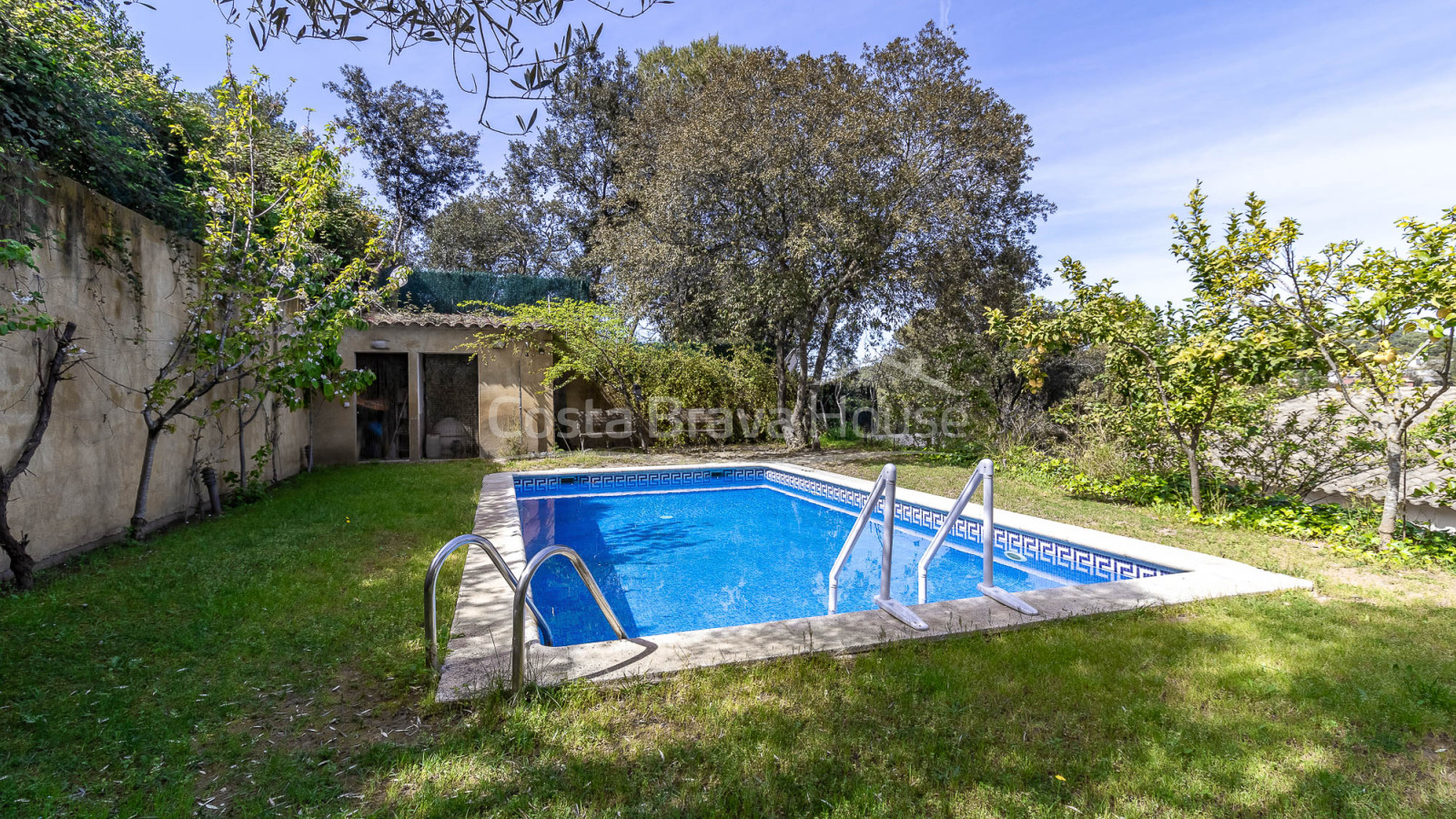 Exclusieve villa in Begur met zwembad en twee woningen