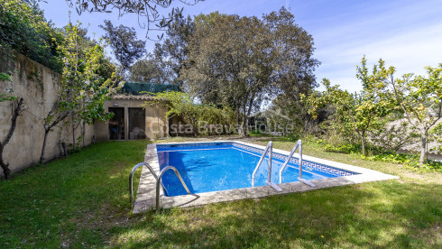 Exclusieve villa in Begur met zwembad en twee woningen