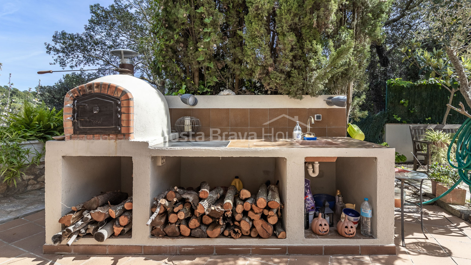 Exclusieve villa in Begur met zwembad en twee woningen