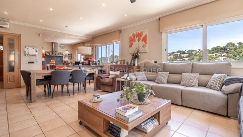 Exclusieve villa in Begur met zwembad en twee woningen