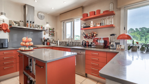 Exclusieve villa in Begur met zwembad en twee woningen