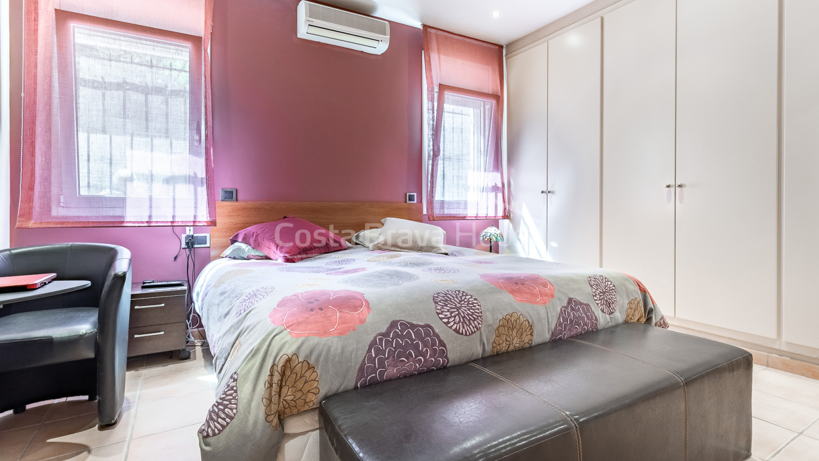 Exclusieve villa in Begur met zwembad en twee woningen