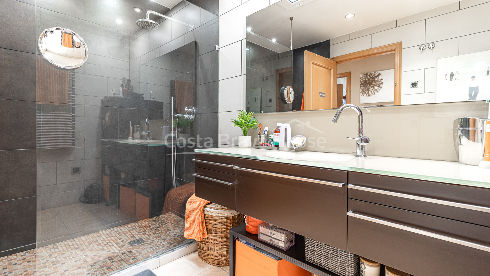 Exclusieve villa in Begur met zwembad en twee woningen