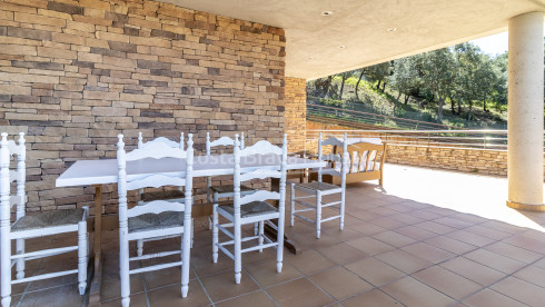 Casa amb jardí i piscina en venda en urbanització propera a Begur