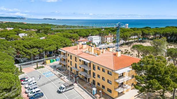 New Construction Apartment in Pals Near Beach and Golf