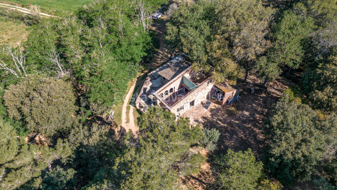 Landgoed te koop tussen Esclanyà en Begur met een landhuis (masia) in aanbouw