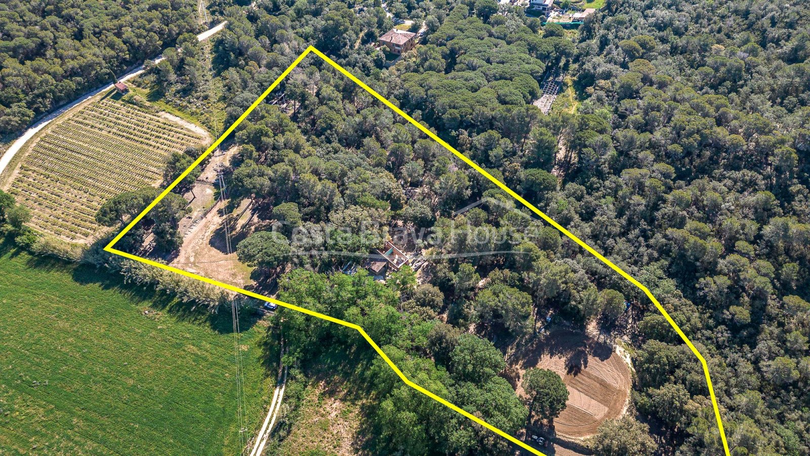 Landgoed te koop tussen Esclanyà en Begur met een landhuis (masia) in aanbouw