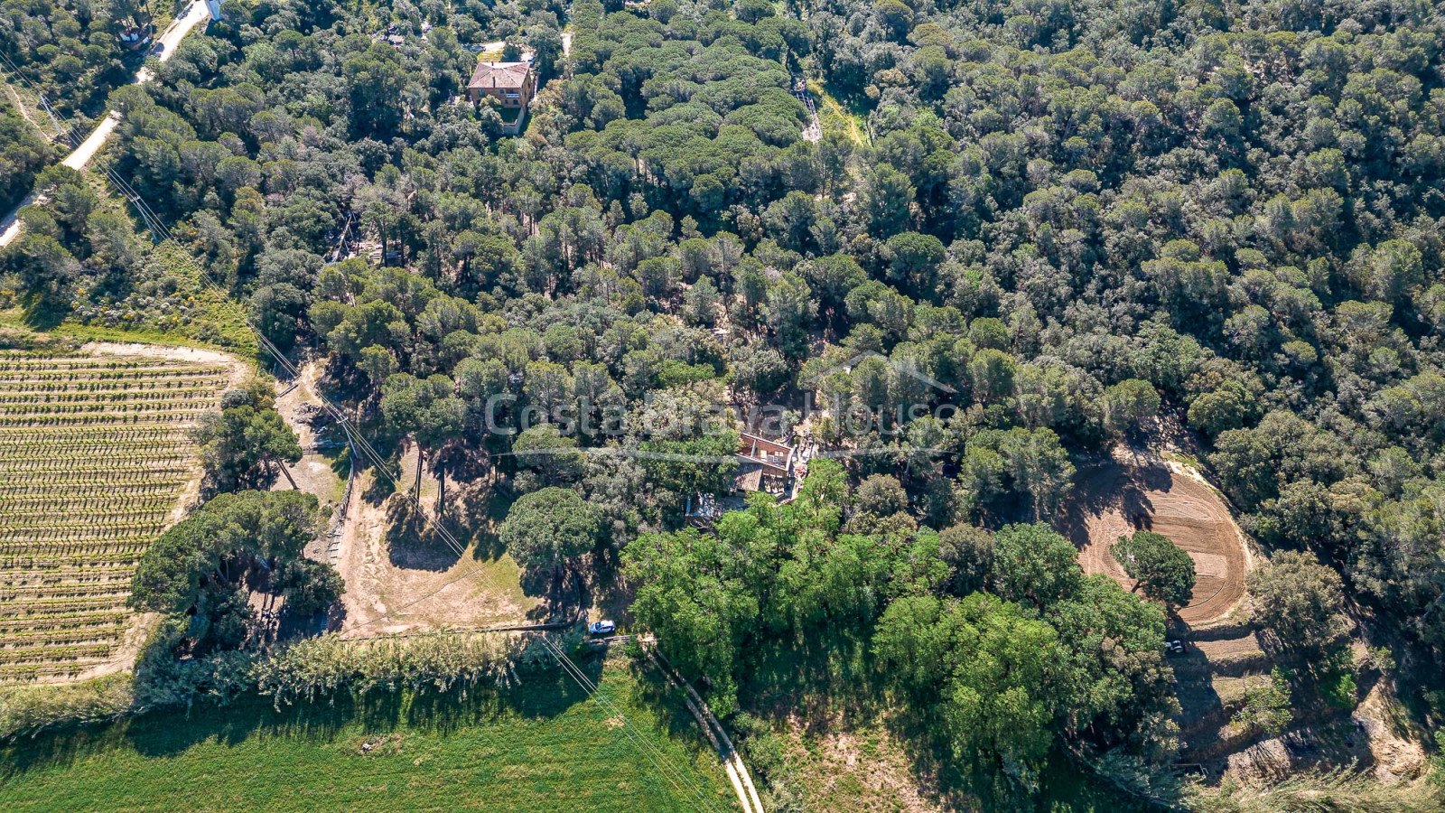Landgoed te koop tussen Esclanyà en Begur met een landhuis (masia) in aanbouw