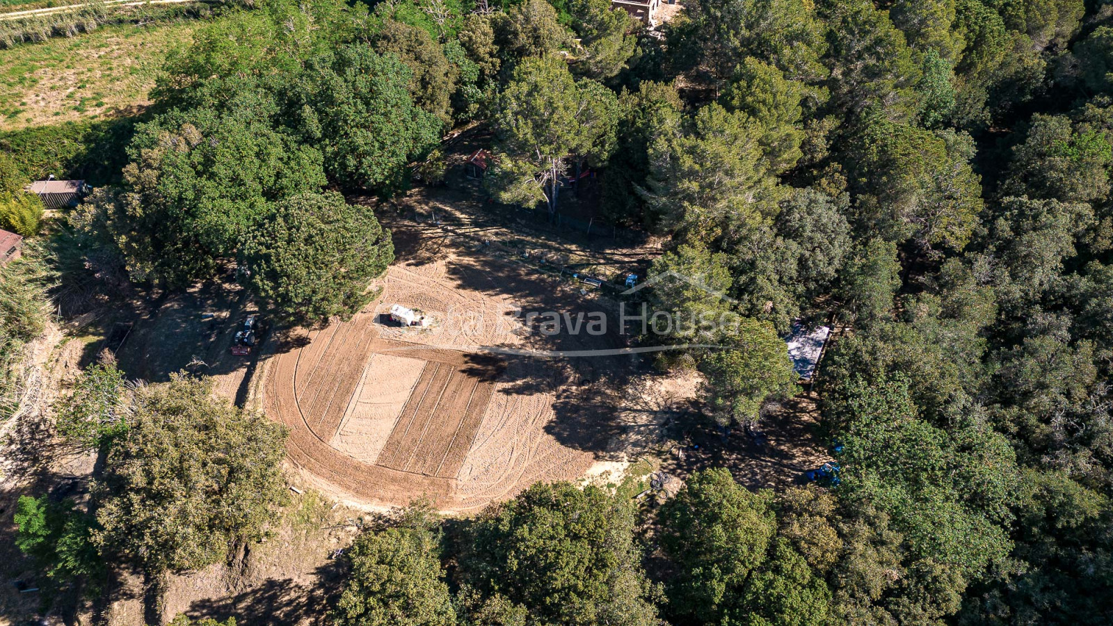 Landgoed te koop tussen Esclanyà en Begur met een landhuis (masia) in aanbouw