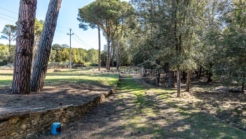 Landgoed te koop tussen Esclanyà en Begur met een landhuis (masia) in aanbouw