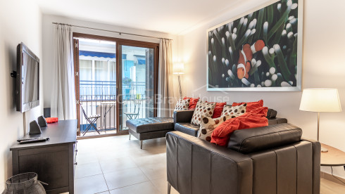 Appartement in onberispelijke staat te koop in Tamariu. Met garage. Op slechts enkele stappen van het strand.