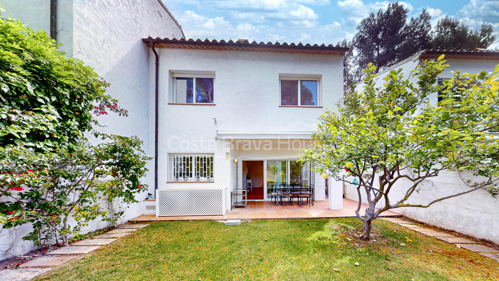 Maison mitoyenne en vente à Tamariu, près de la plage