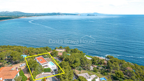 Contemporary villa in Begur with sea views and pool
