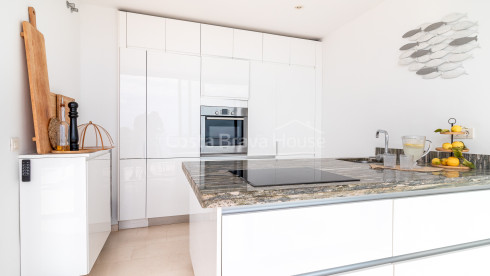 Villa contemporània a Begur amb vistes al mar i piscina