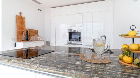 Villa contemporània a Begur amb vistes al mar i piscina
