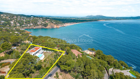 Contemporary villa in Begur with sea views and pool