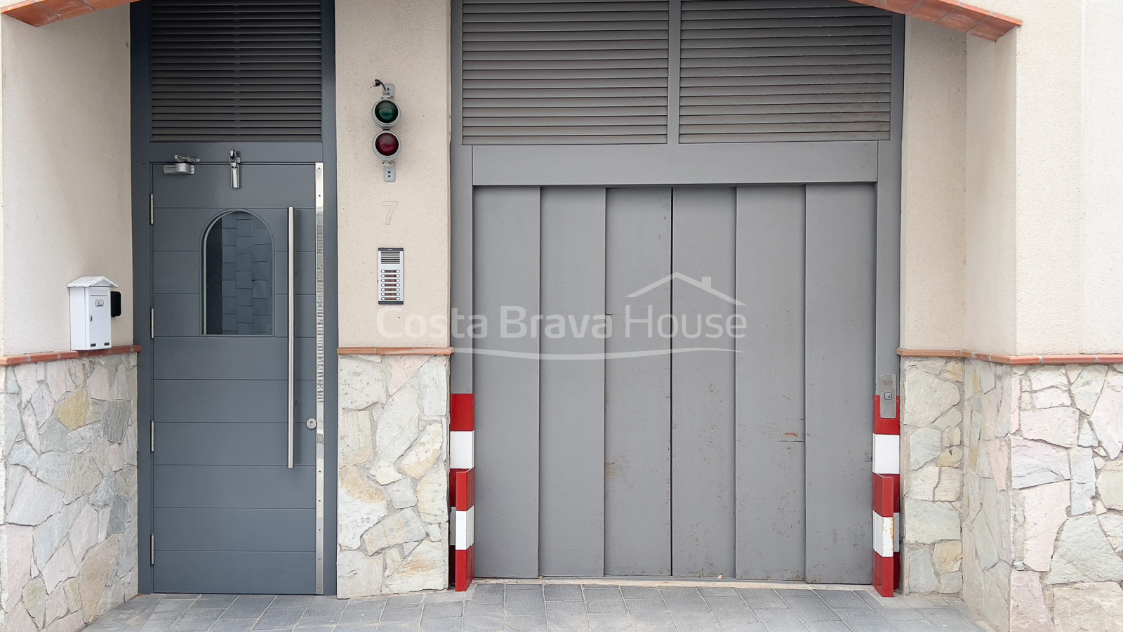 Parking à vendre à la plage de Tamariu